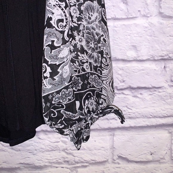 Kim & Cami Blouse with Floral Patterned Tied Sheer Long Sleeves - Picture 2 of 4
